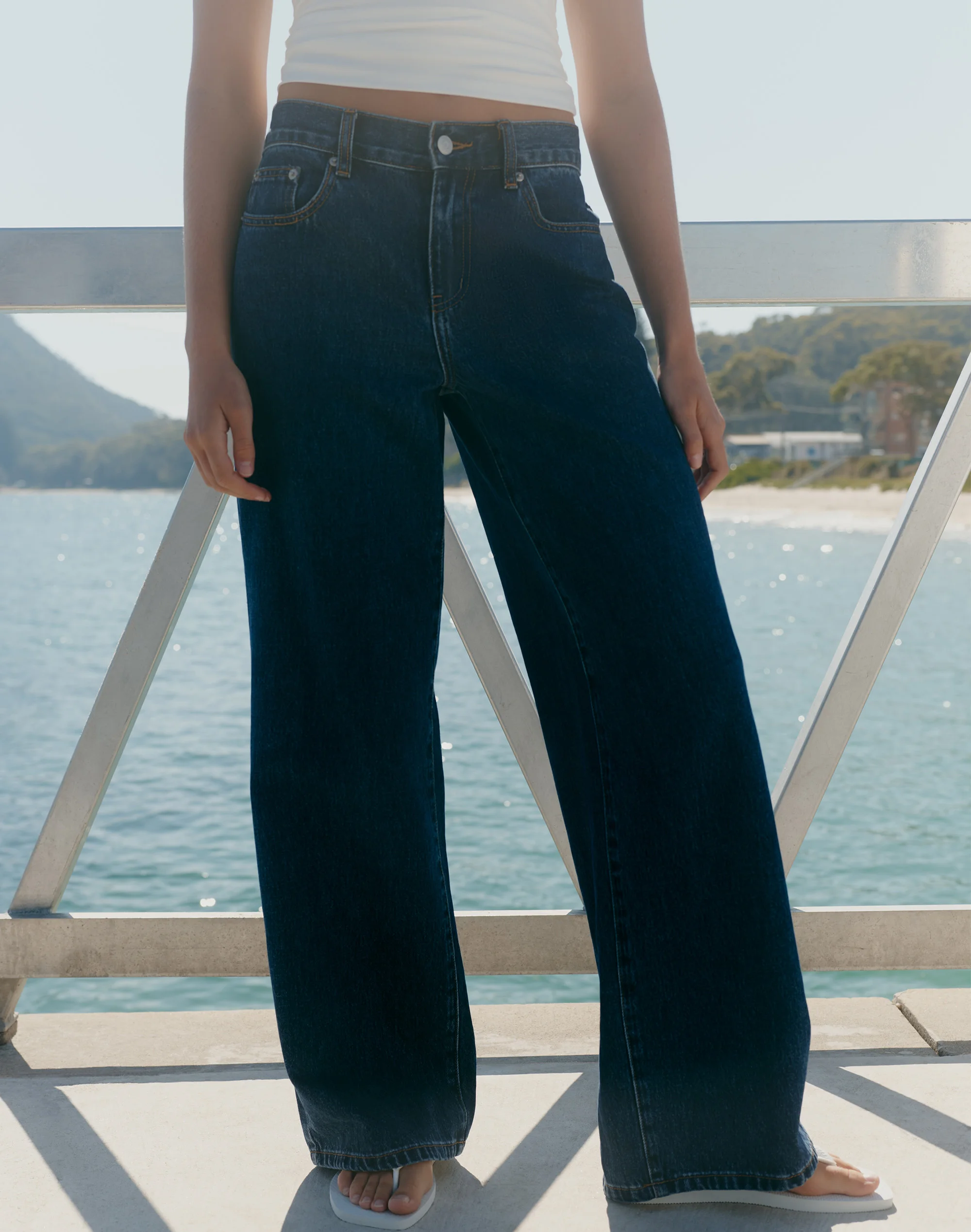 Low Rise Wide Leg Jean Billie Blue Wash