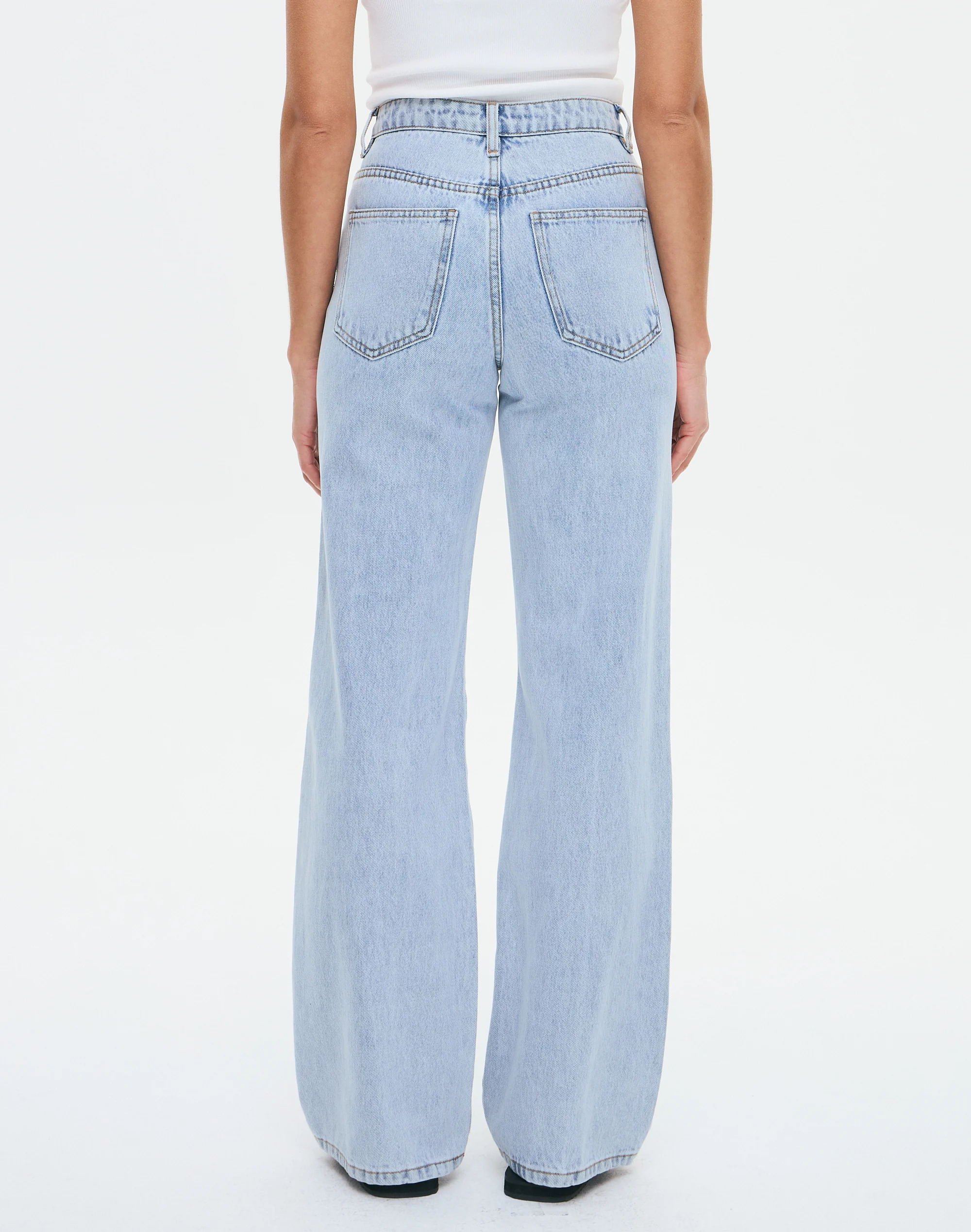 High Rise Straight Leg Jean Light Blue Breeze