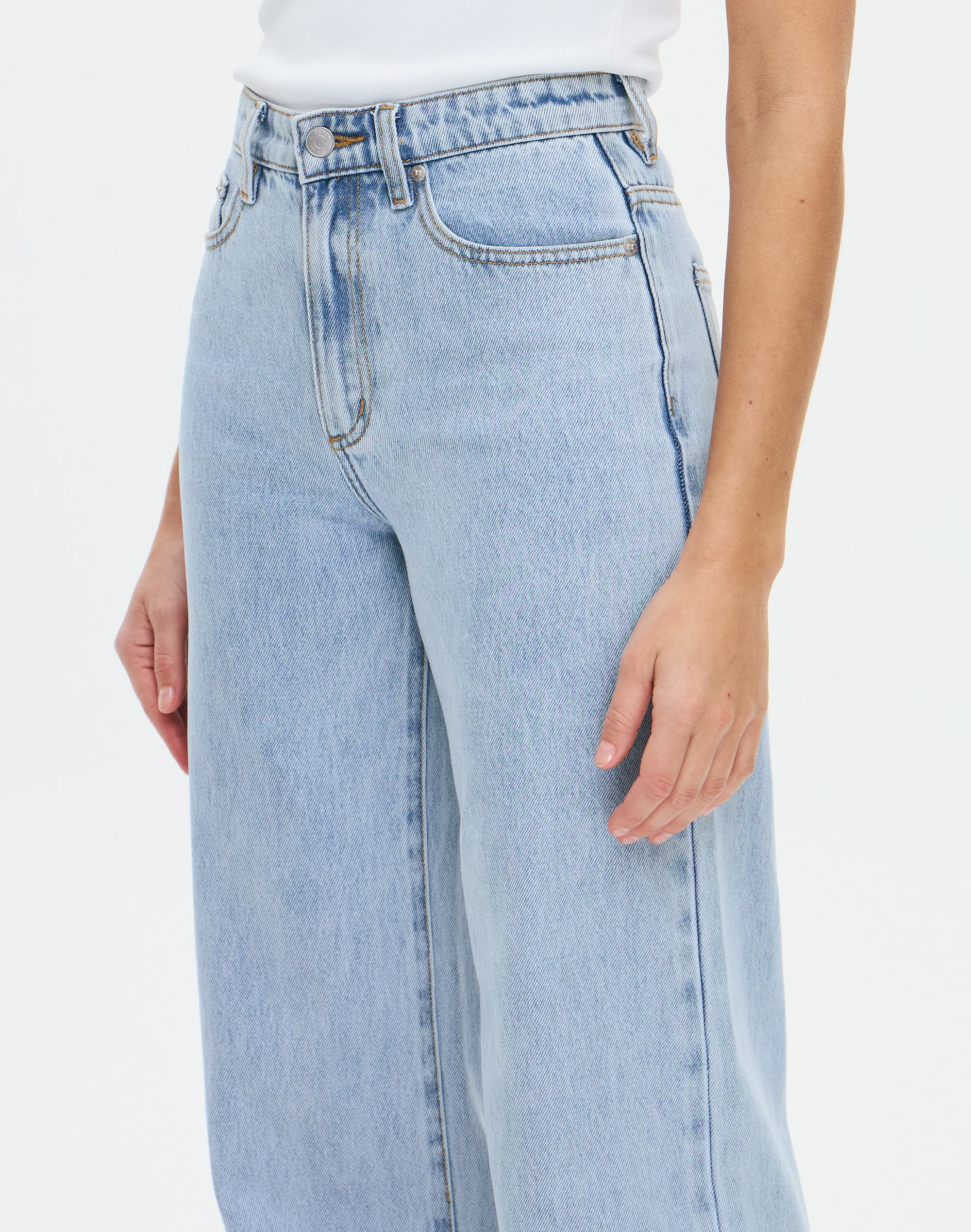 High Rise Straight Leg Jean Light Blue Breeze