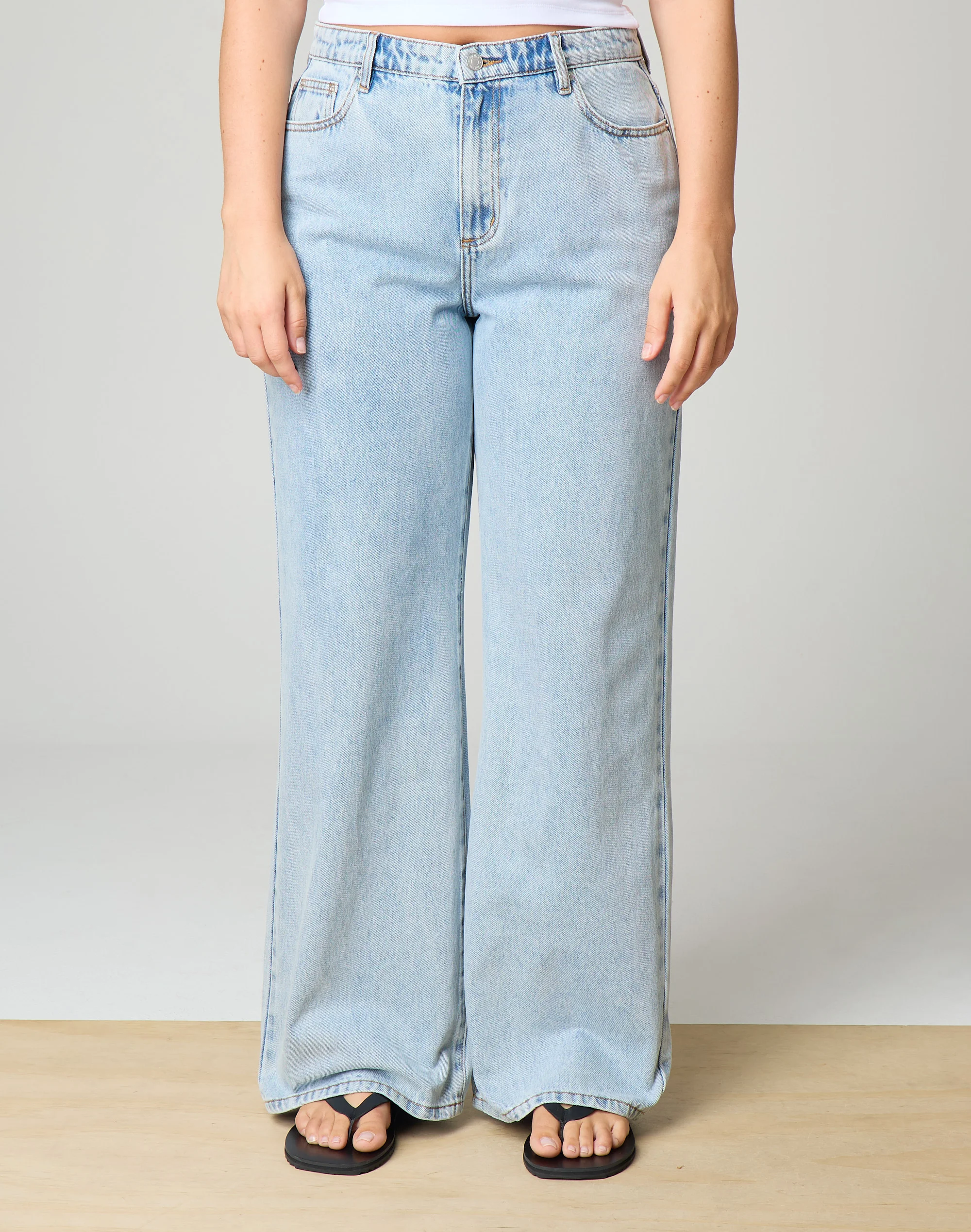 High Rise Straight Leg Jean Light Blue Breeze
