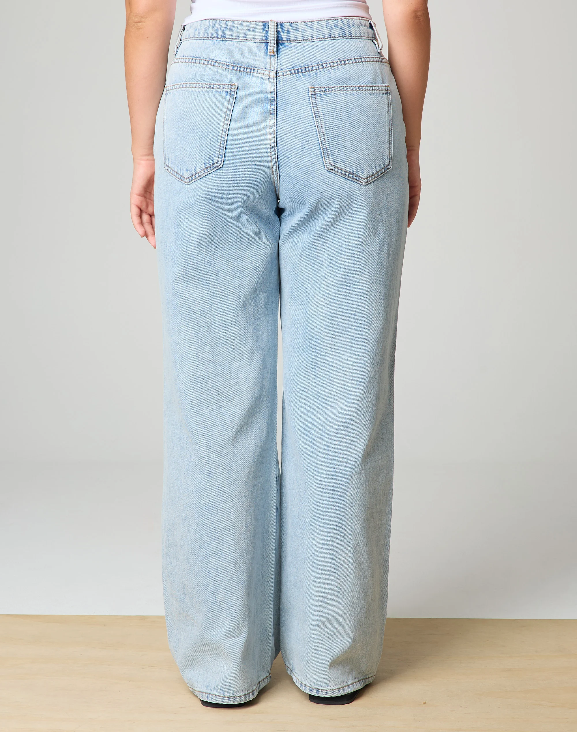 High Rise Straight Leg Jean Light Blue Breeze