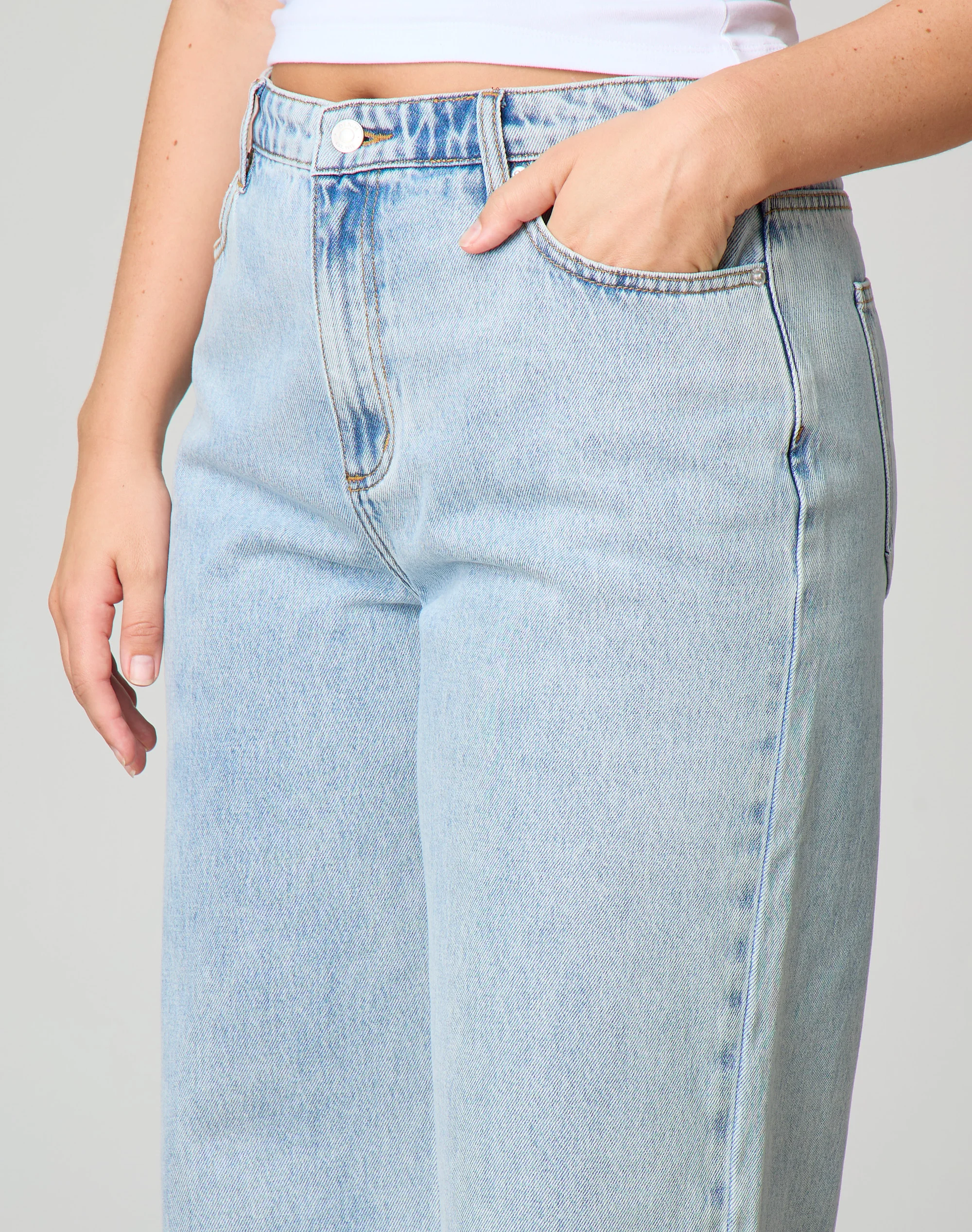 High Rise Straight Leg Jean Light Blue Breeze