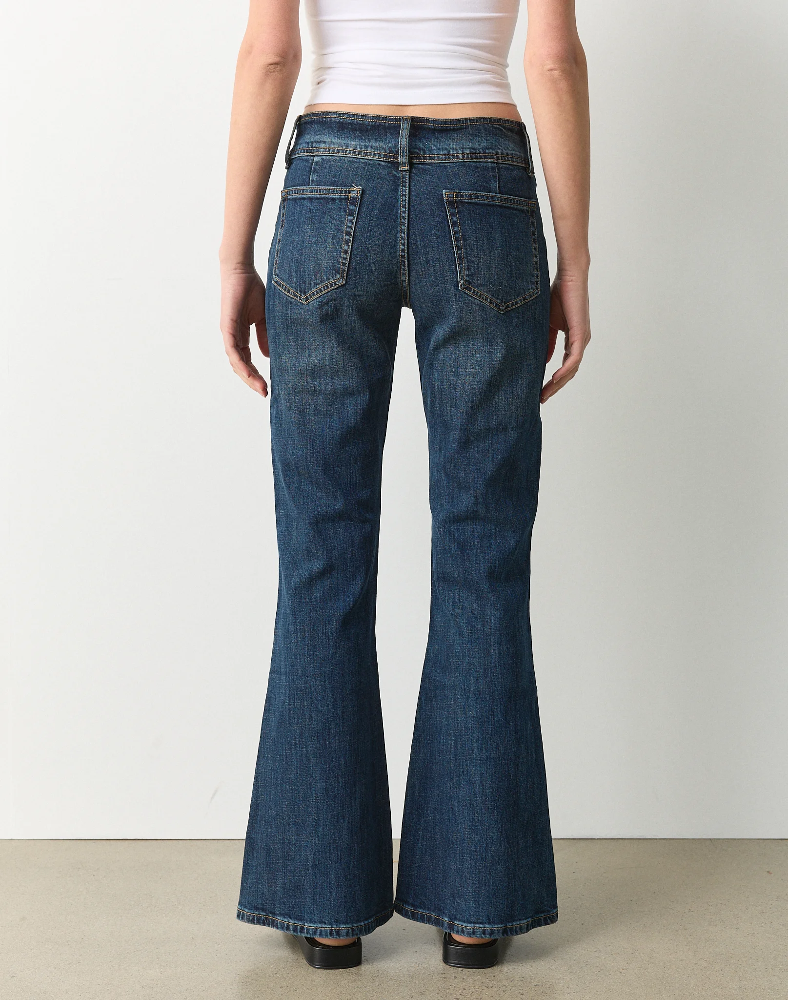 Low Rise Bootleg Jean Fleetwood Wash 01 4 Low Rise Bootleg Jean Fleetwood Wash 01