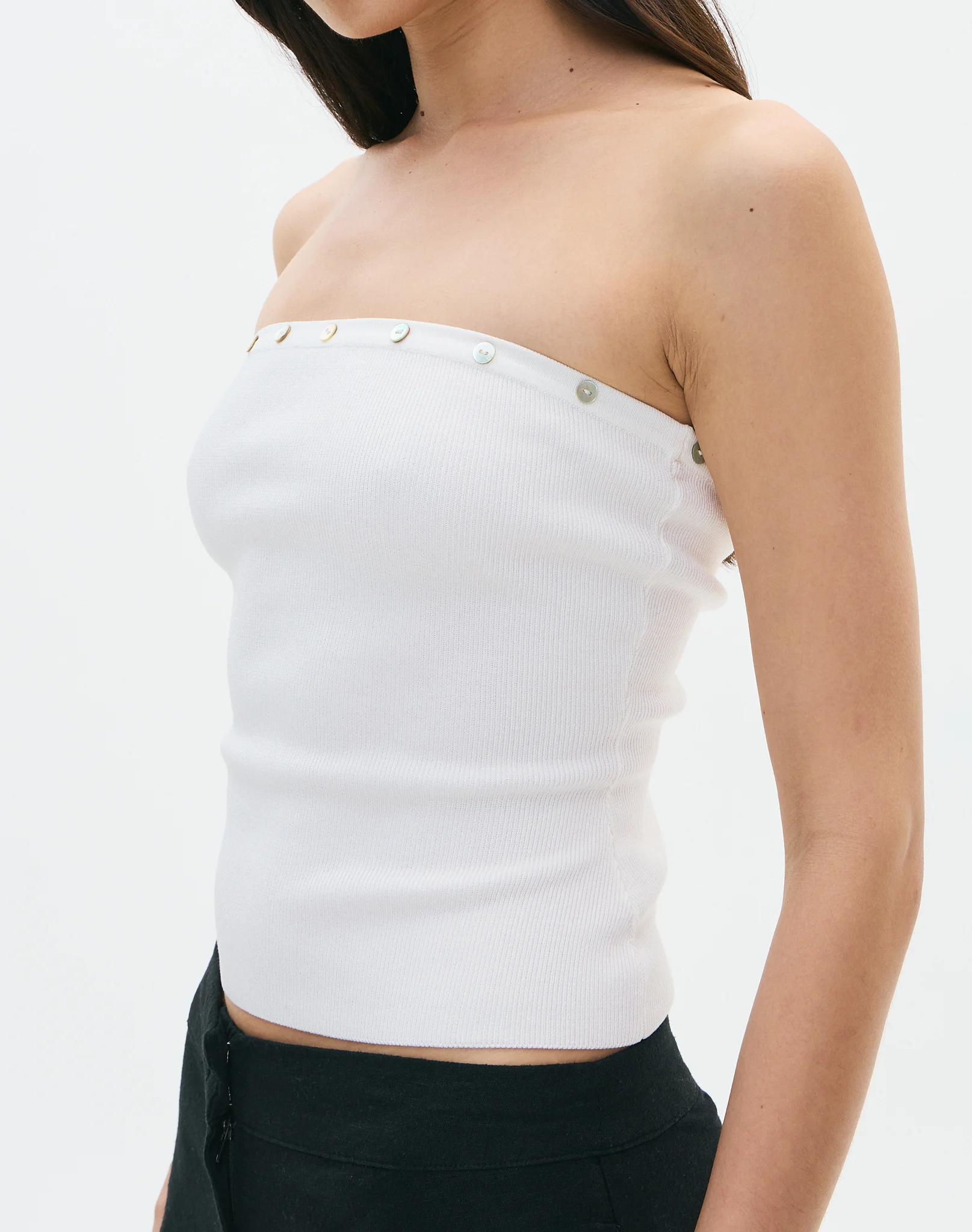 Shell Button Strapless Knit Top Milk