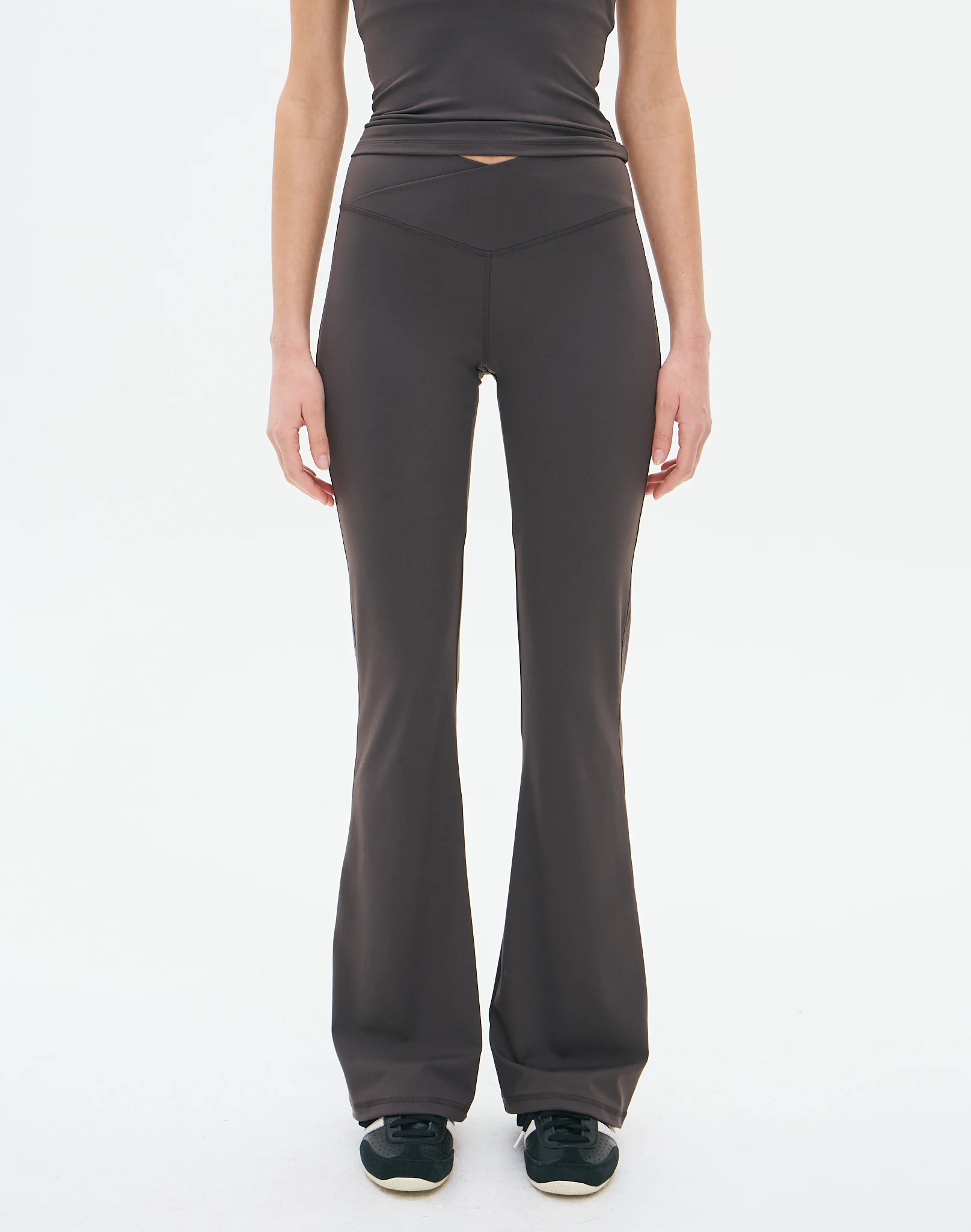 Active V Front Flare Legging Espresso Luxe