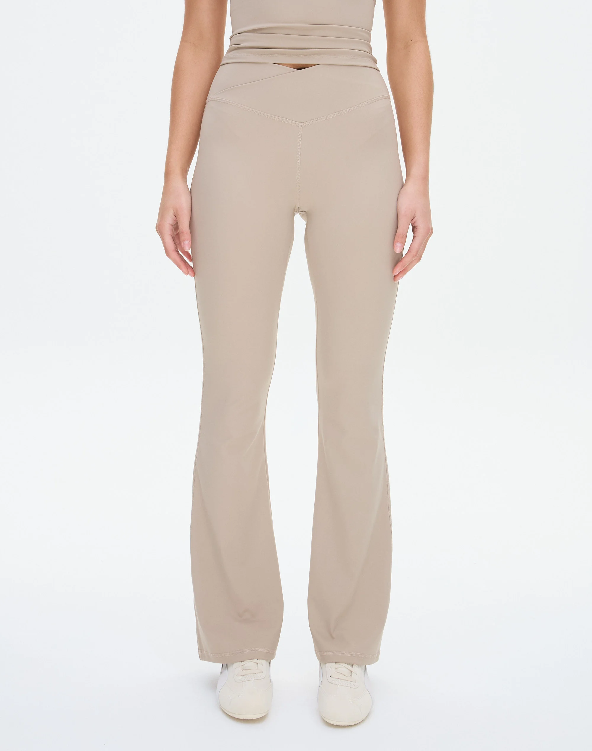 Active V Front Flare Legging On The Rocks