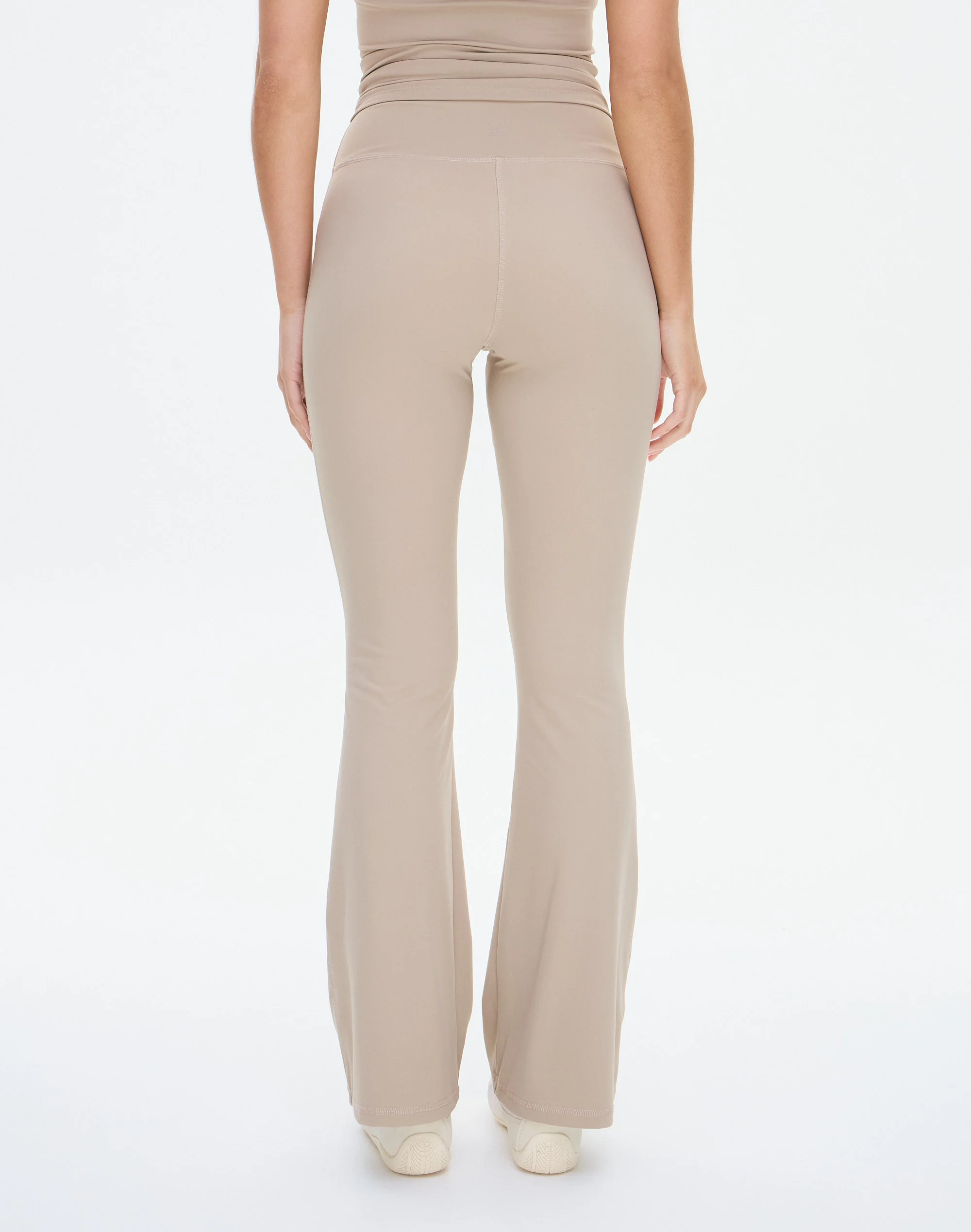 Active V Front Flare Legging On The Rocks