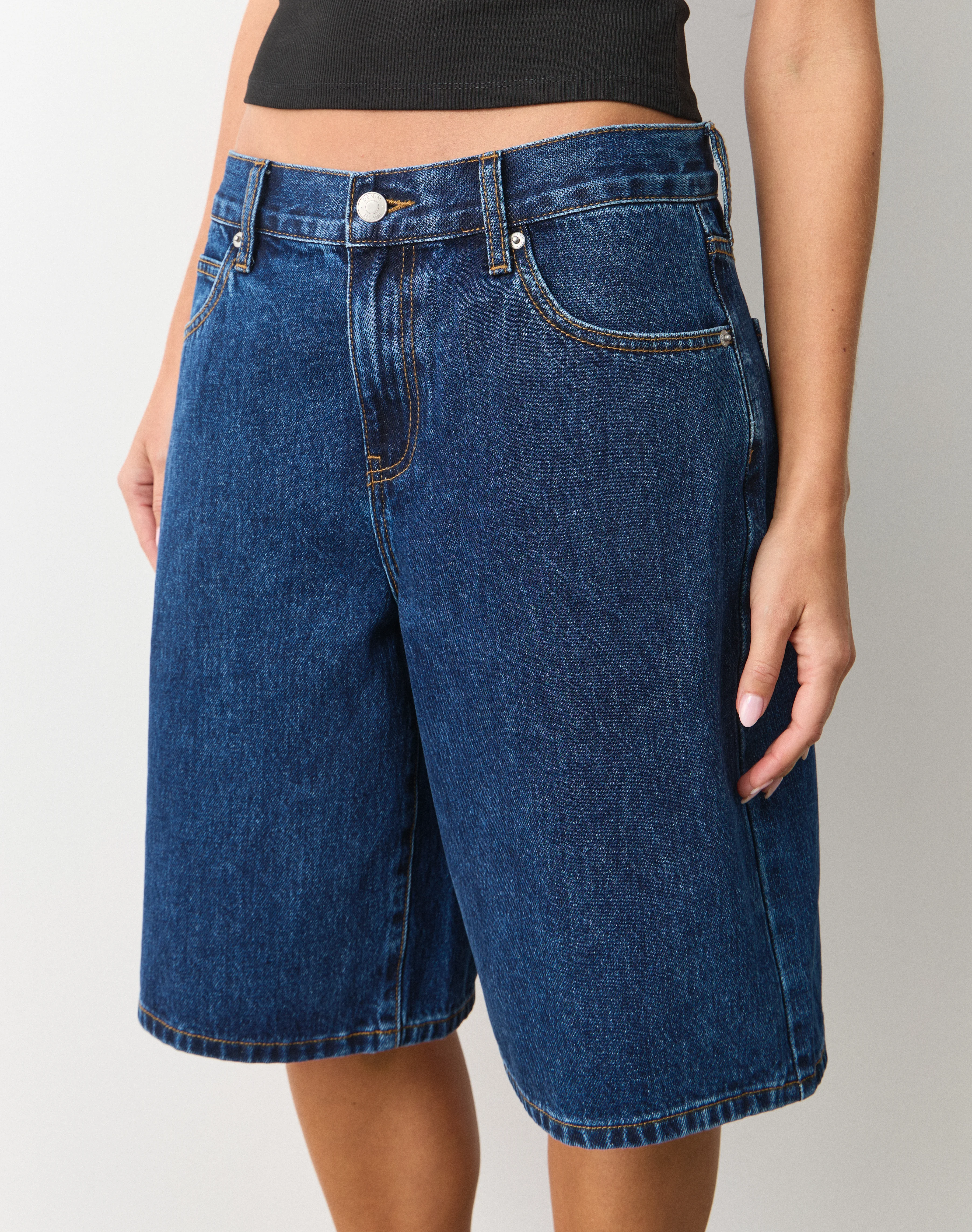 Low Rise Relaxed Denim Jort Billie Blue Wash