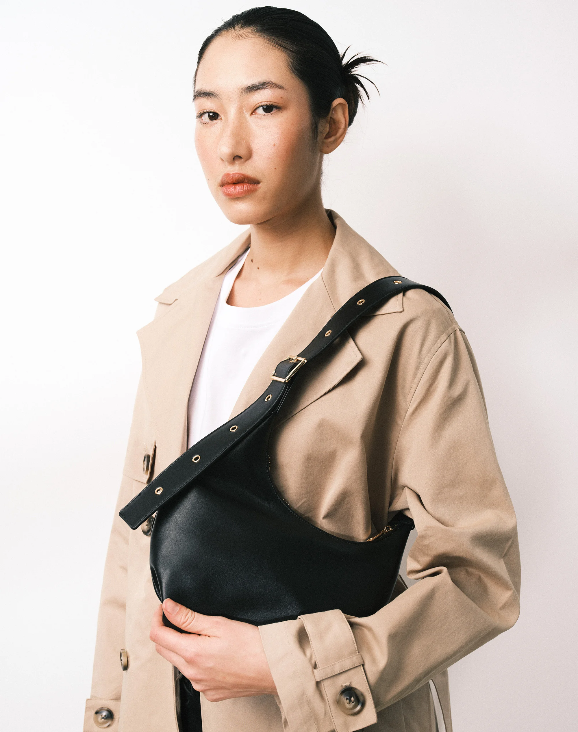 Buckle Medium Shoulder Bag Black X Gold
